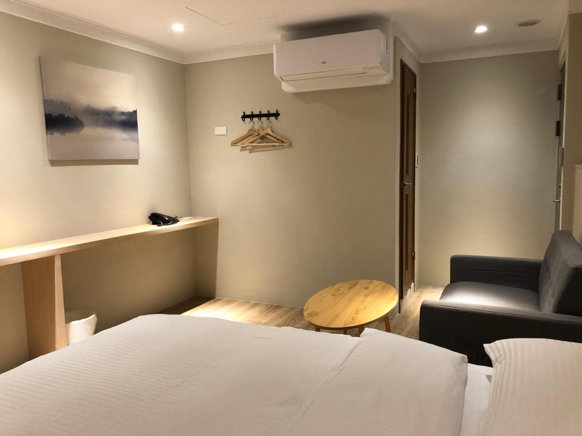 Yoshi Hotel - Tainan Station Branch Экстерьер фото