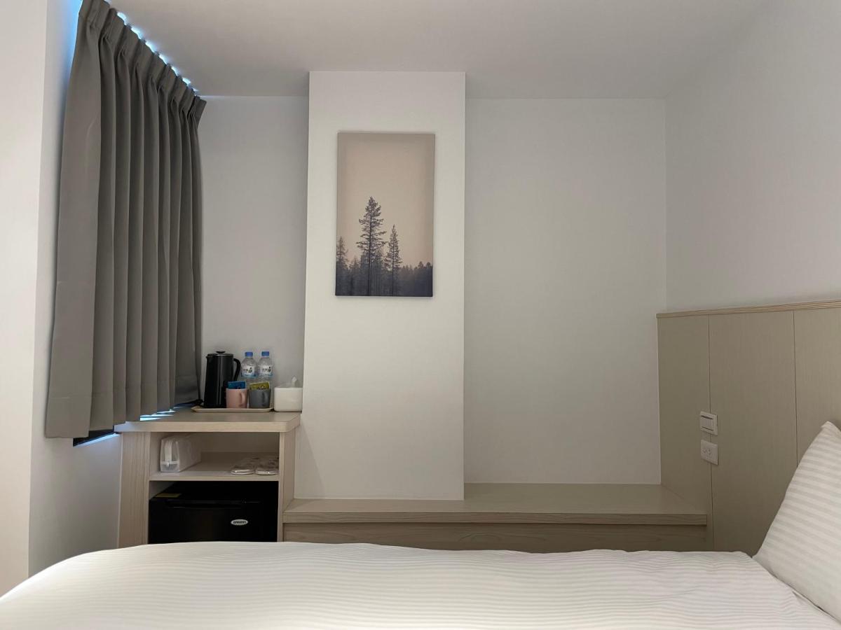 Yoshi Hotel - Tainan Station Branch Экстерьер фото