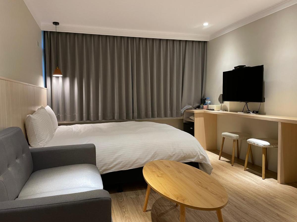 Yoshi Hotel - Tainan Station Branch Экстерьер фото