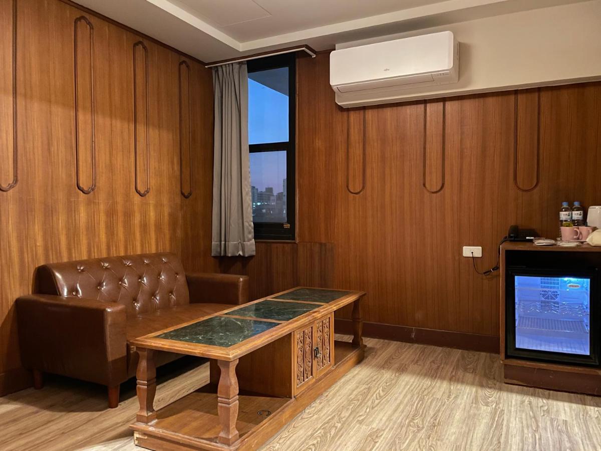 Yoshi Hotel - Tainan Station Branch Экстерьер фото