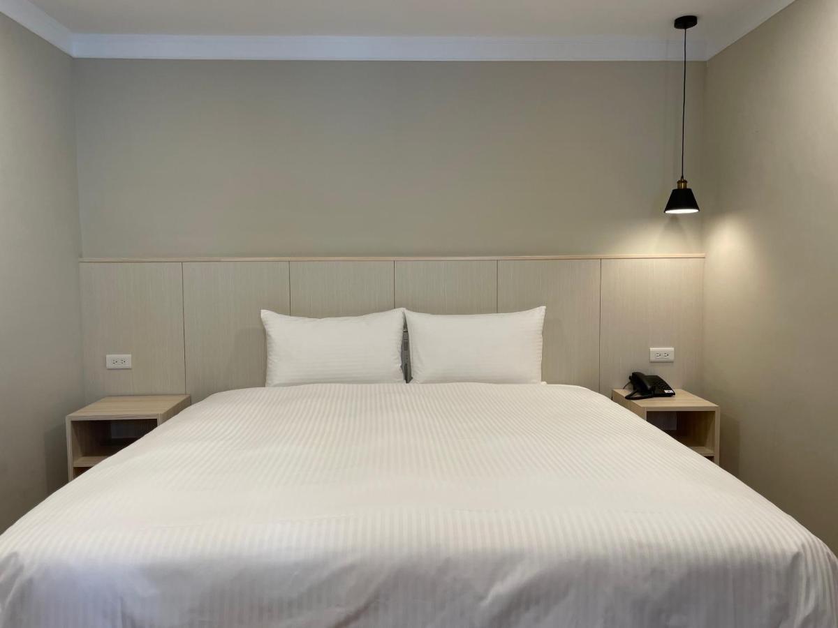 Yoshi Hotel - Tainan Station Branch Экстерьер фото