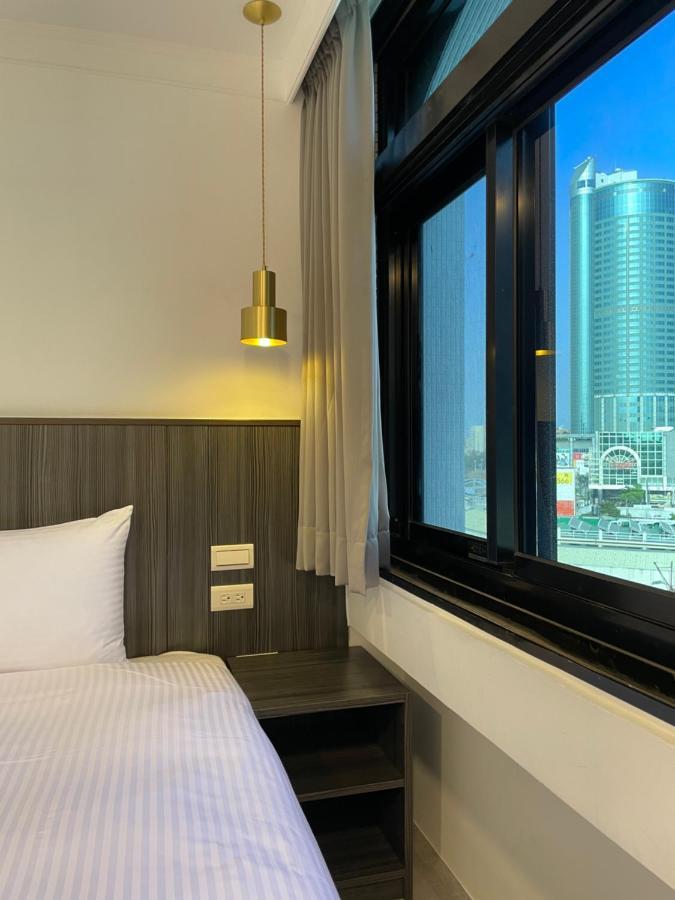 Yoshi Hotel - Tainan Station Branch Экстерьер фото