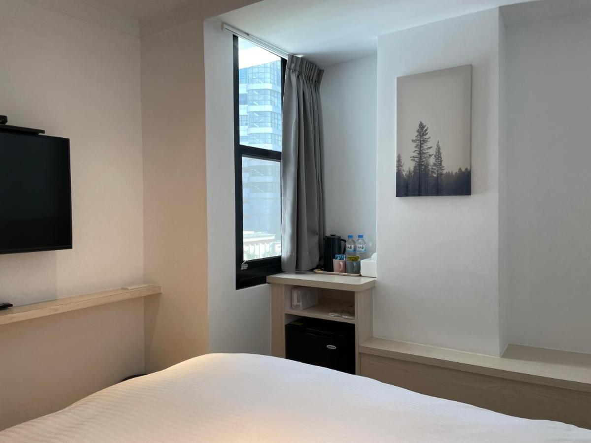 Yoshi Hotel - Tainan Station Branch Экстерьер фото