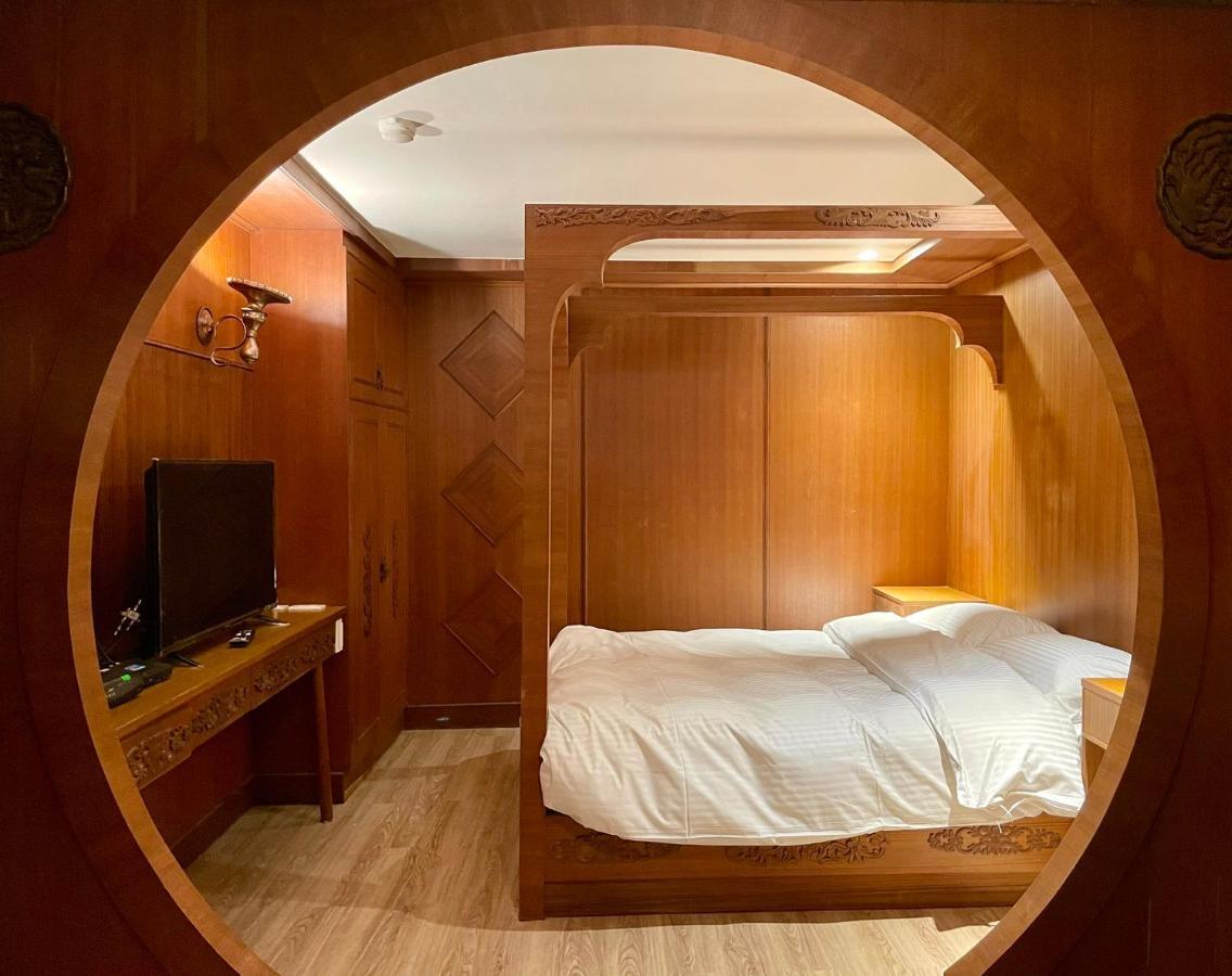 Yoshi Hotel - Tainan Station Branch Экстерьер фото
