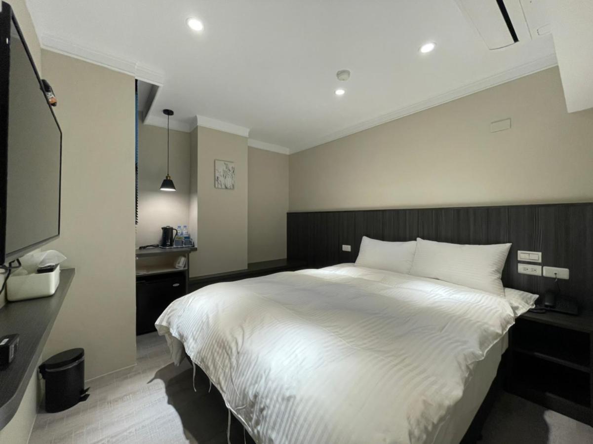 Yoshi Hotel - Tainan Station Branch Экстерьер фото