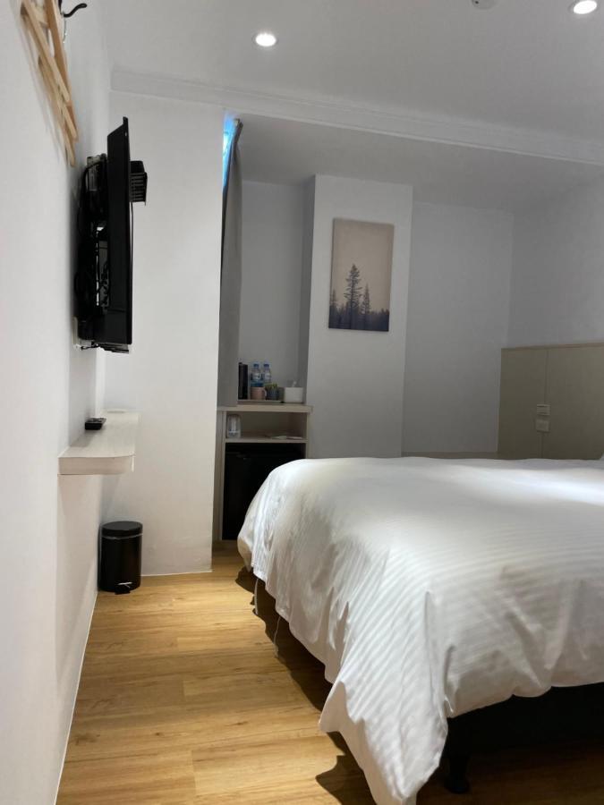 Yoshi Hotel - Tainan Station Branch Экстерьер фото