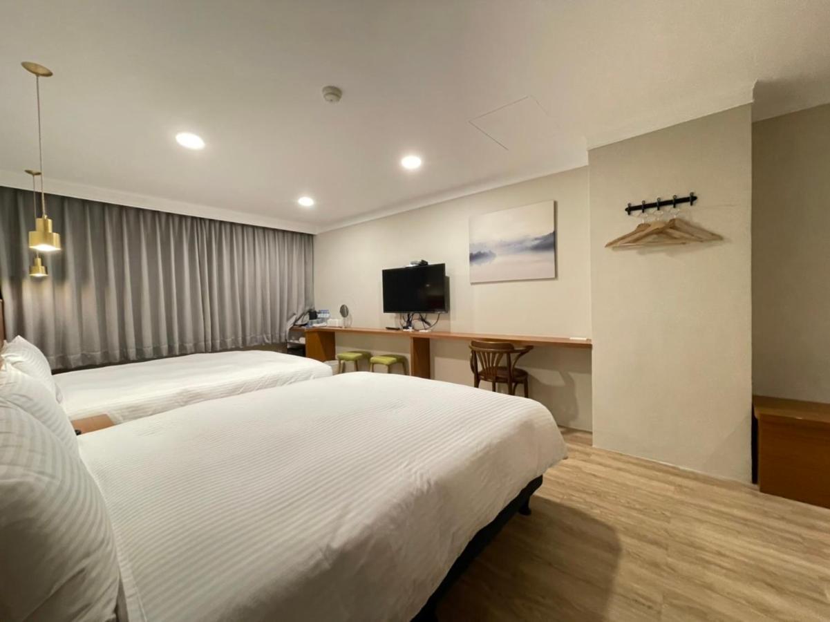 Yoshi Hotel - Tainan Station Branch Экстерьер фото