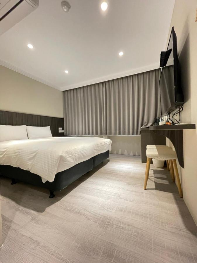 Yoshi Hotel - Tainan Station Branch Экстерьер фото