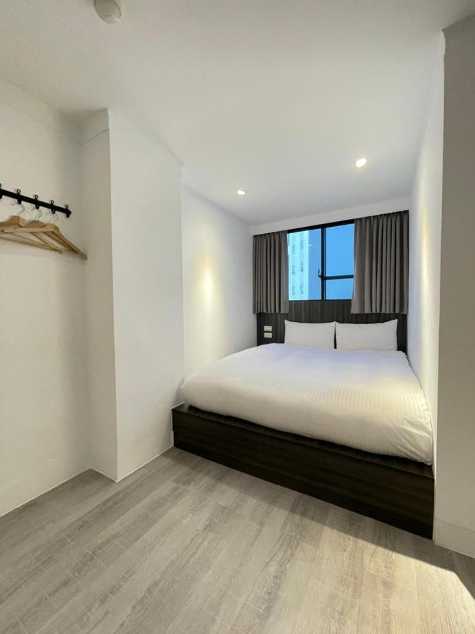 Yoshi Hotel - Tainan Station Branch Экстерьер фото