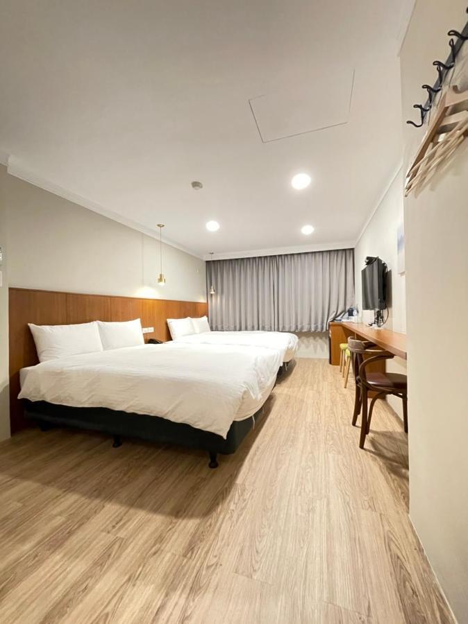 Yoshi Hotel - Tainan Station Branch Экстерьер фото