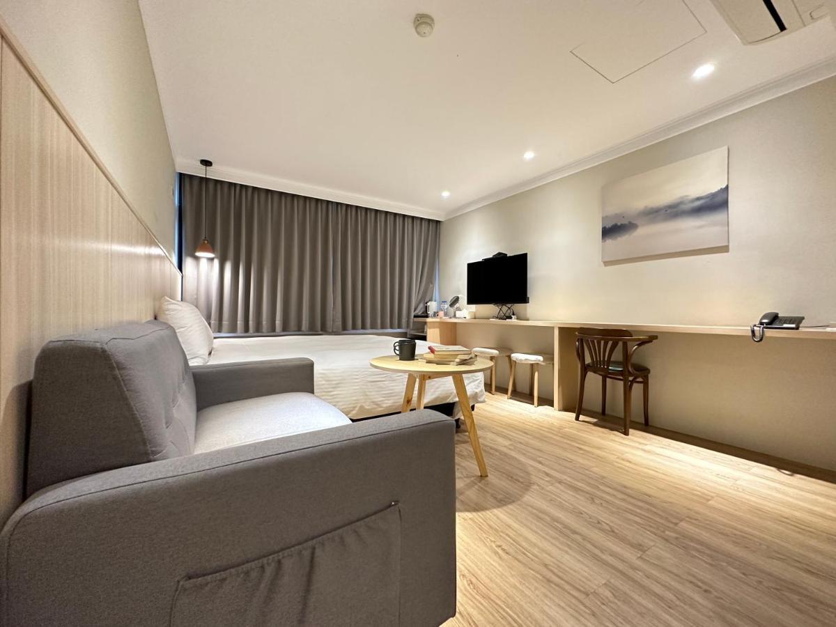 Yoshi Hotel - Tainan Station Branch Экстерьер фото