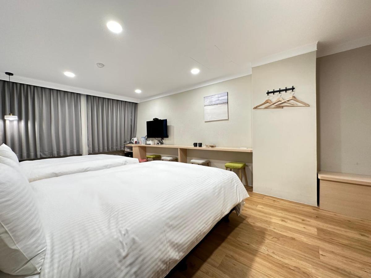 Yoshi Hotel - Tainan Station Branch Экстерьер фото