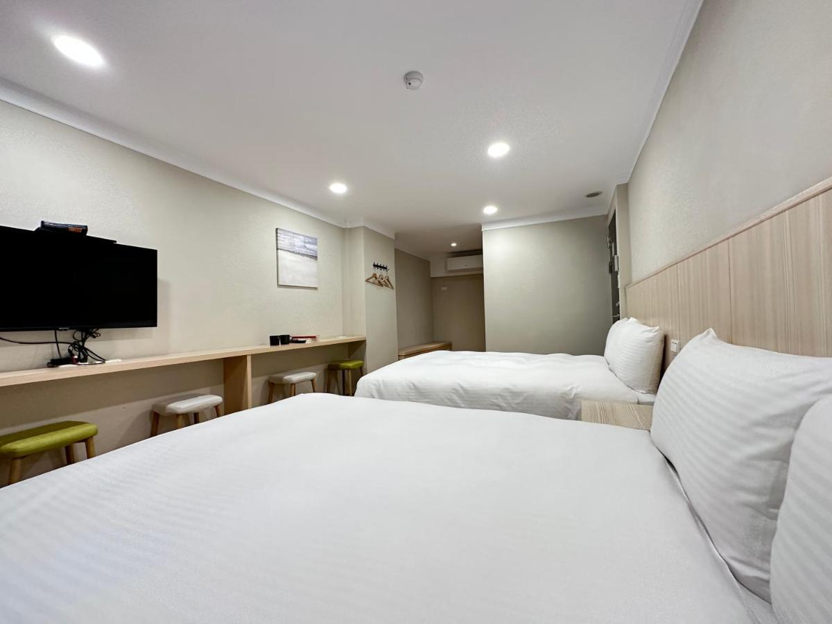 Yoshi Hotel - Tainan Station Branch Экстерьер фото