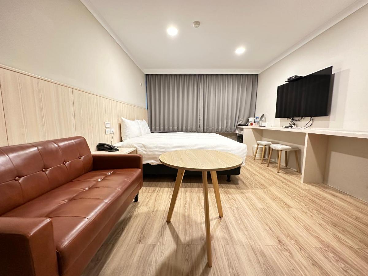 Yoshi Hotel - Tainan Station Branch Экстерьер фото